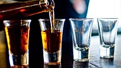 Alcol, non fa bene neanche un bicchiere al giorno secondo uno studio