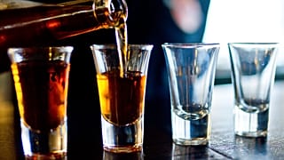 Alcol, non fa bene neanche un bicchiere al giorno secondo uno studio