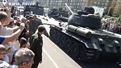 VIDEO: Russia, carro armato si cappotta durante la parata
