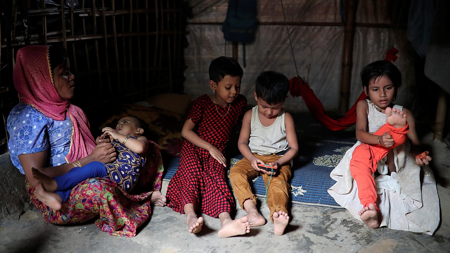 Um ano mais tarde, futuro sombrio para os Rohingya