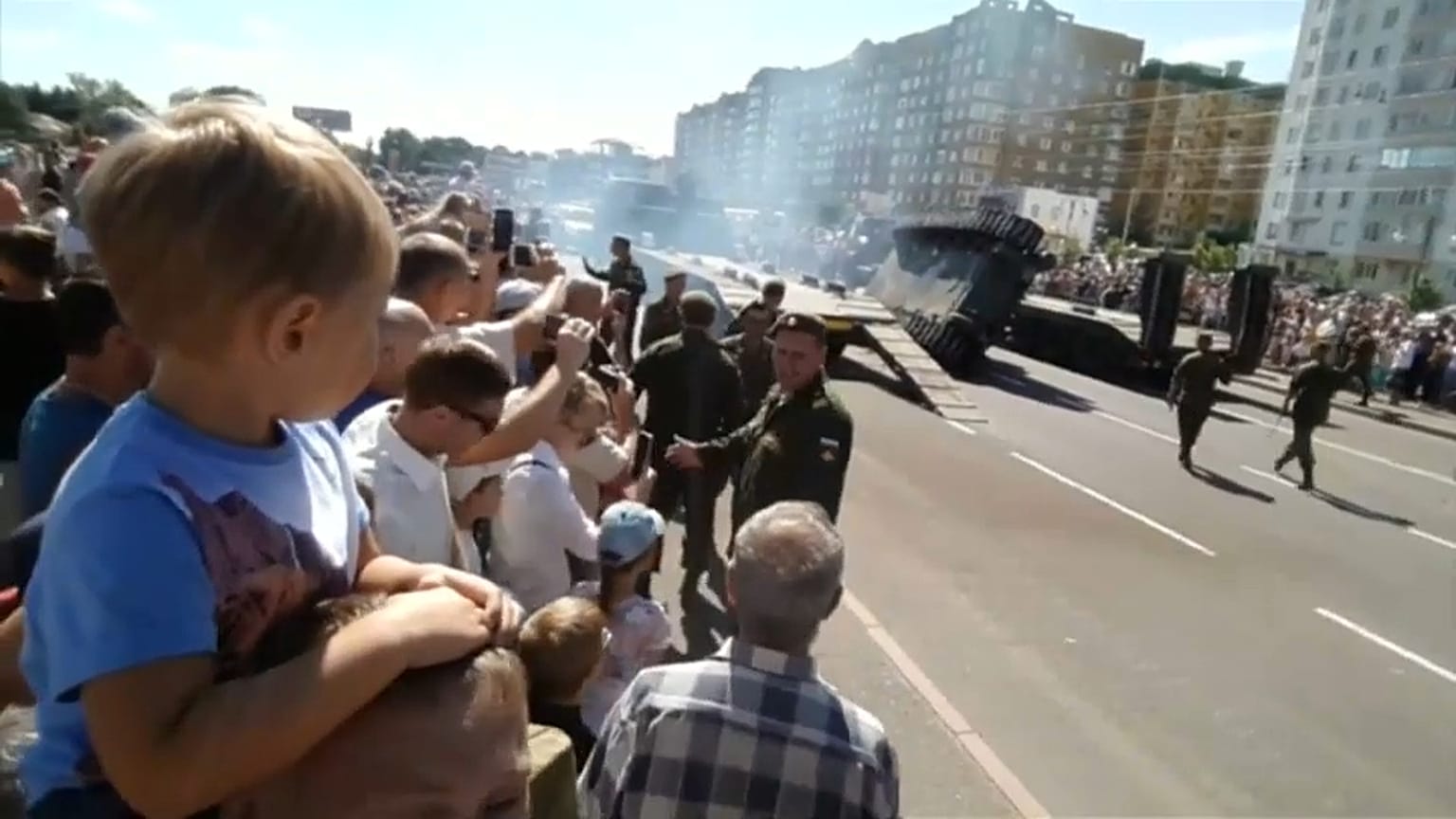 В Курске перевернулся танк