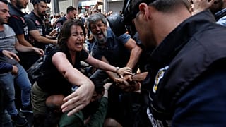 Διαδήλωση «Μητέρων του Σαββάτου»: Επεισόδια, χημικά και συλλήψεις