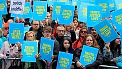 Ιρλανδία: Δεύτερη ημέρα διαδηλώσεων κατά του Πάπα