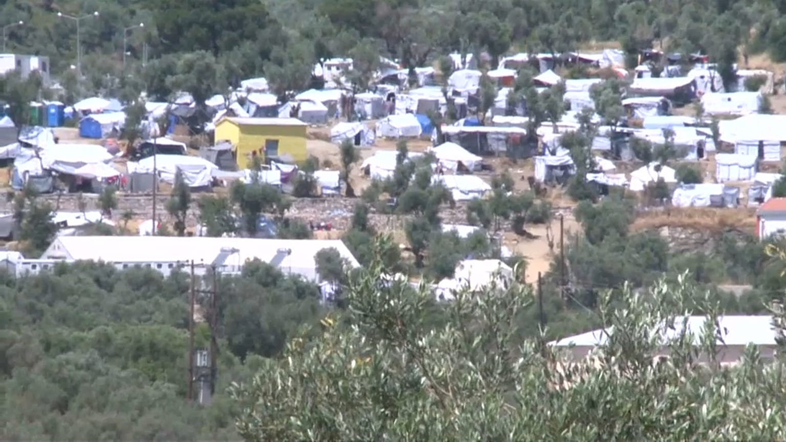 جزر يونانية تدعو أثينا إلى إعادة توطين اللاجئين وتخفيف الاكتظاظ عليها