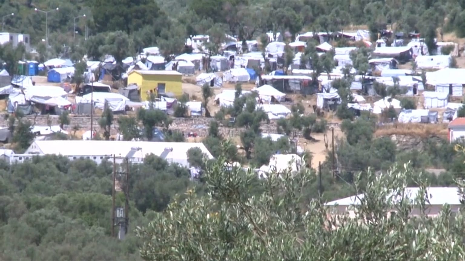 Lesbo "soffocata" dall'emergenza migranti. Tensioni sull'isola