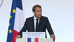Macron: "Dall'Italia sì all'Europa solo se si parla di fondi strutturali"
