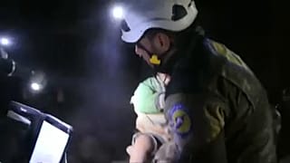 الخوذ البيضاء تستأنف عملها بعد نزوحها من الغوطة 