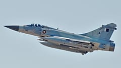 طائرة من طراز ميراج 2000-5 تابعة للقوات الجوية القطرية أثناء إقلاعها