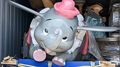 Leilão de objetos da Disneyland arrecada quase 7 milhões de euros