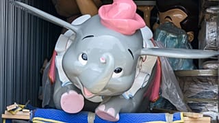 Leilão de objetos da Disneyland arrecada quase 7 milhões de euros