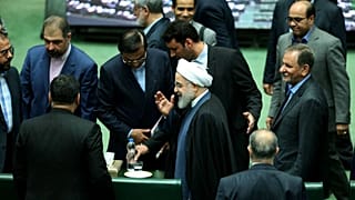 حسن روحانی در مجلس شورای اسلامی برای پاسخ به پرسش‌های نمایندگان