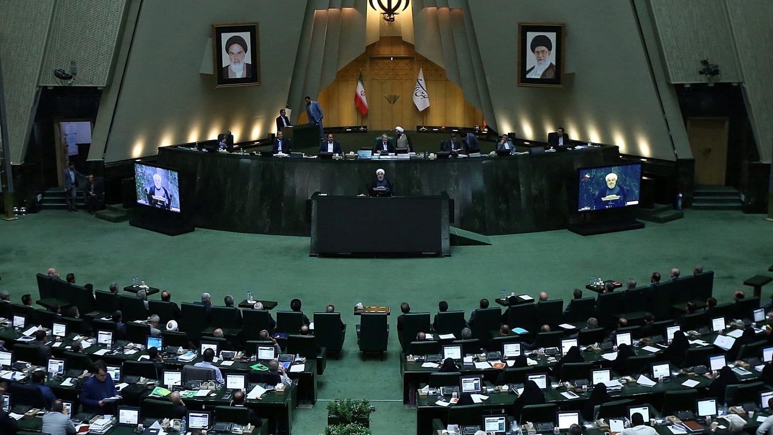 Rohani sous la pression du parlement