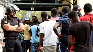 Angriff auf Grenzen: Spanien nimmt 10 Migranten fest