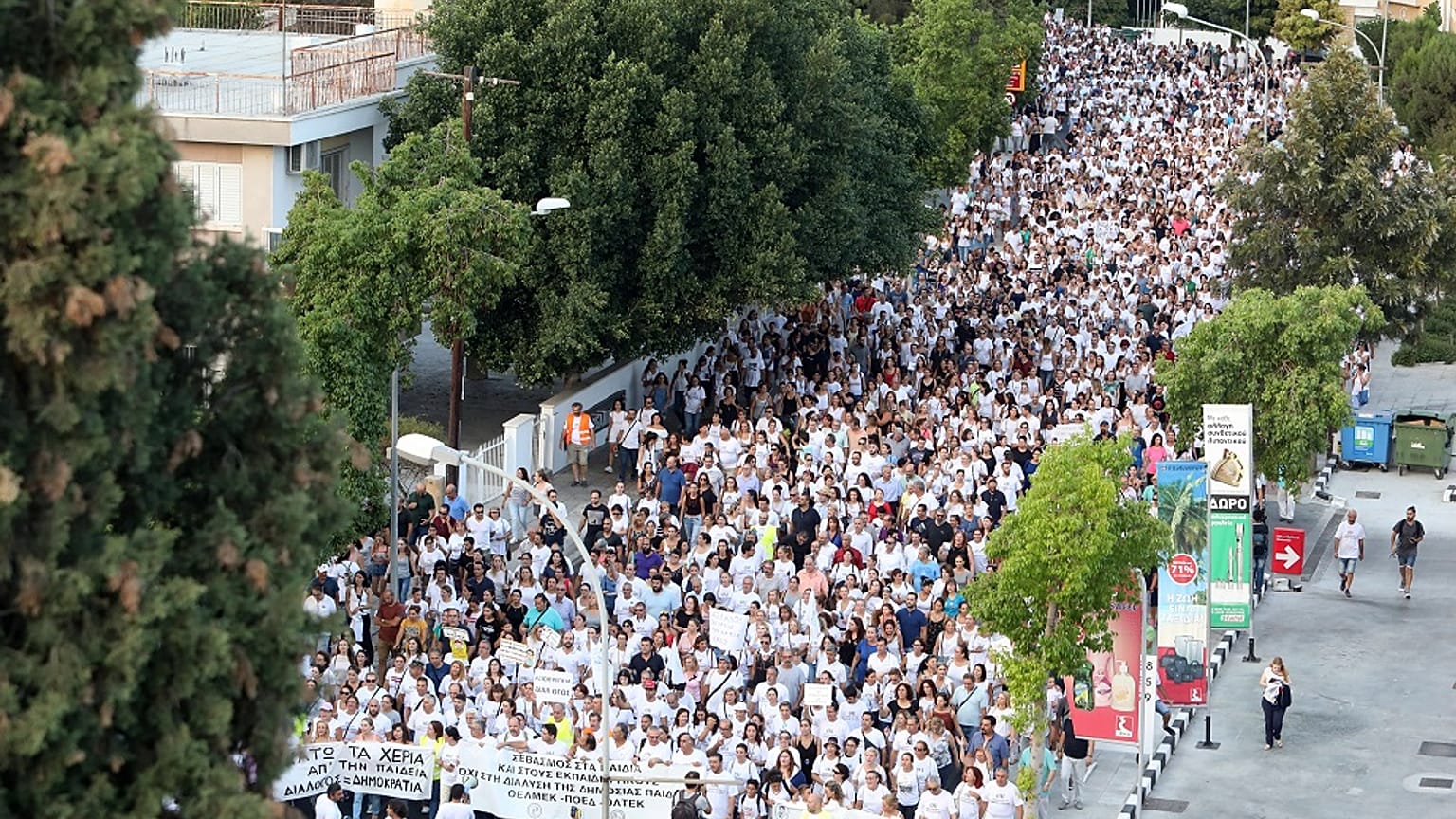 Ογκώδης διαδήλωση εκπαιδευτικών στη Λευκωσία 