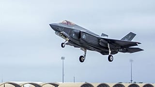 Türk savaş pilotu F-35 ile ilk uçuşunu gerçekleştirdi