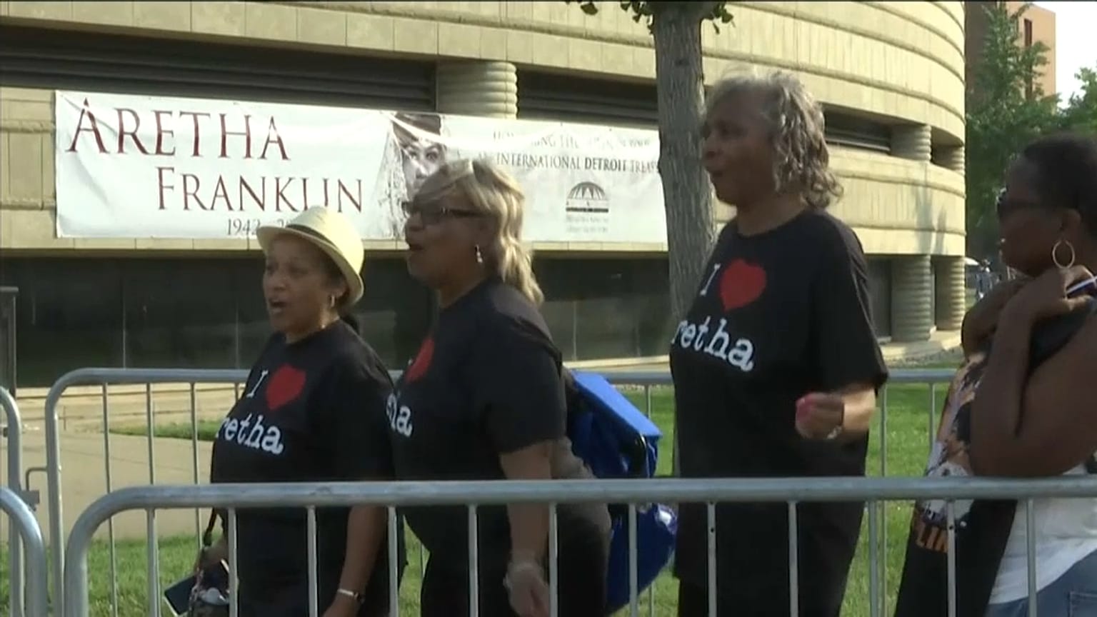 Miles de seguidores empiezan a despedirse de Aretha Franklin