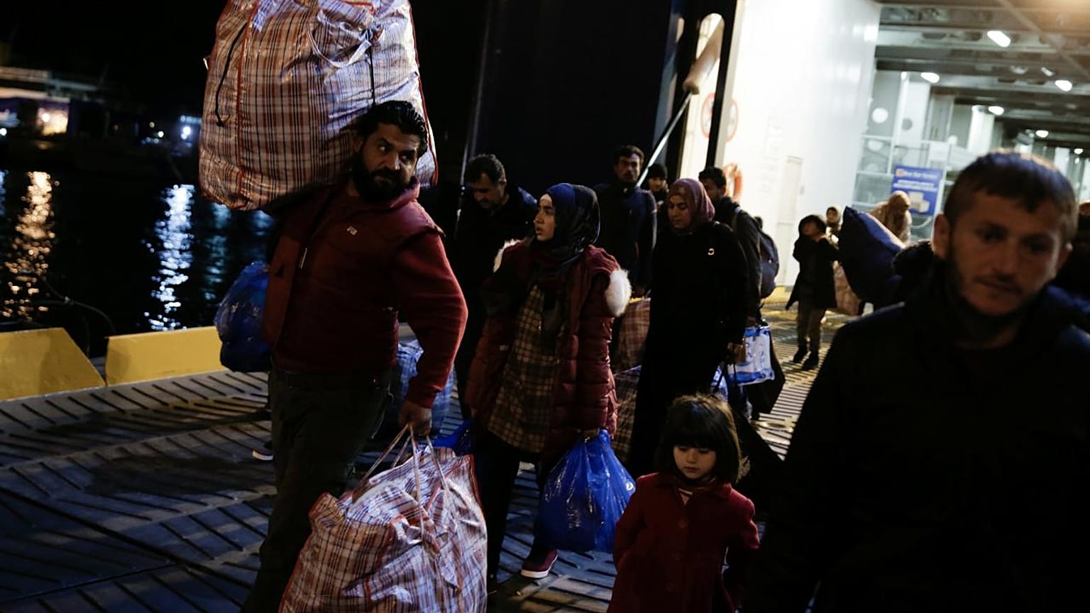 Detidos dois cooperantes de ONG na Ilha de Lesbos 