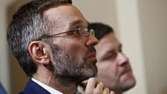 Geheimdienst-Razzia illegal: Opposition fordert Kickls Rücktritt