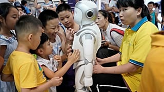  Çin'de anaokulu öğrencilerine hikayeler anlatan eğitimci robot Keeko ders başı yaptı