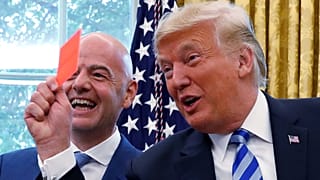 Trump recebe FIFA e mostra cartão vermelho a jornalistas