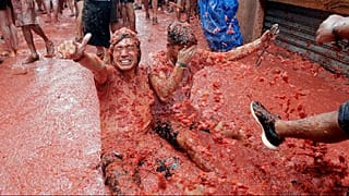 Was steckt hinter der Tomatina, der größten Essensschlacht der Welt?