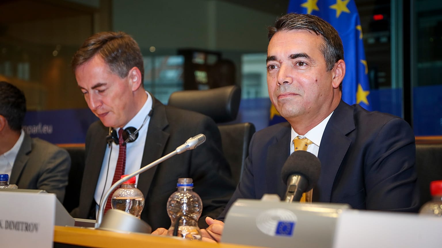 Έκκληση Ντιμιτρόφ στην Ε.Ε. να τηρήσει τις δεσμεύσεις της