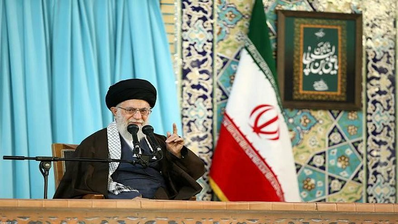 خامنئي لا يستبعد التخلي عن الاتفاق النووي ويفقد الأمل في إنقاذه أوروبياً