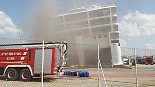 Grèce : un bateau en feu évite le pire