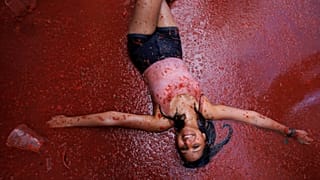 Tomatina: Cool oder eklig? 10 Fotos von der Tomatenschlacht 