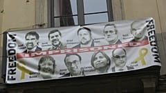 Gelb gegen rot-gelb: Kampf der Schleifen in Katalonien