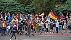 Partidarios de la extrderecha protestan contra los extranjeros en Chemnitz.