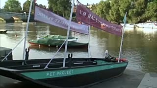 Combater a poluição com barcos de plástico reciclado