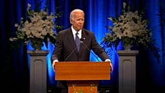Joe Biden würdigt John McCain