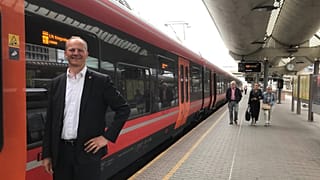 Norveçli bakan doktor eşinin kariyeri için istifa etti