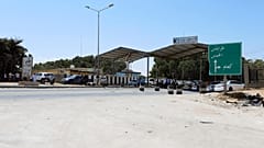 السلطات الليبية تغلق مطار طرابلس بعد استهدافه بالصواريخ