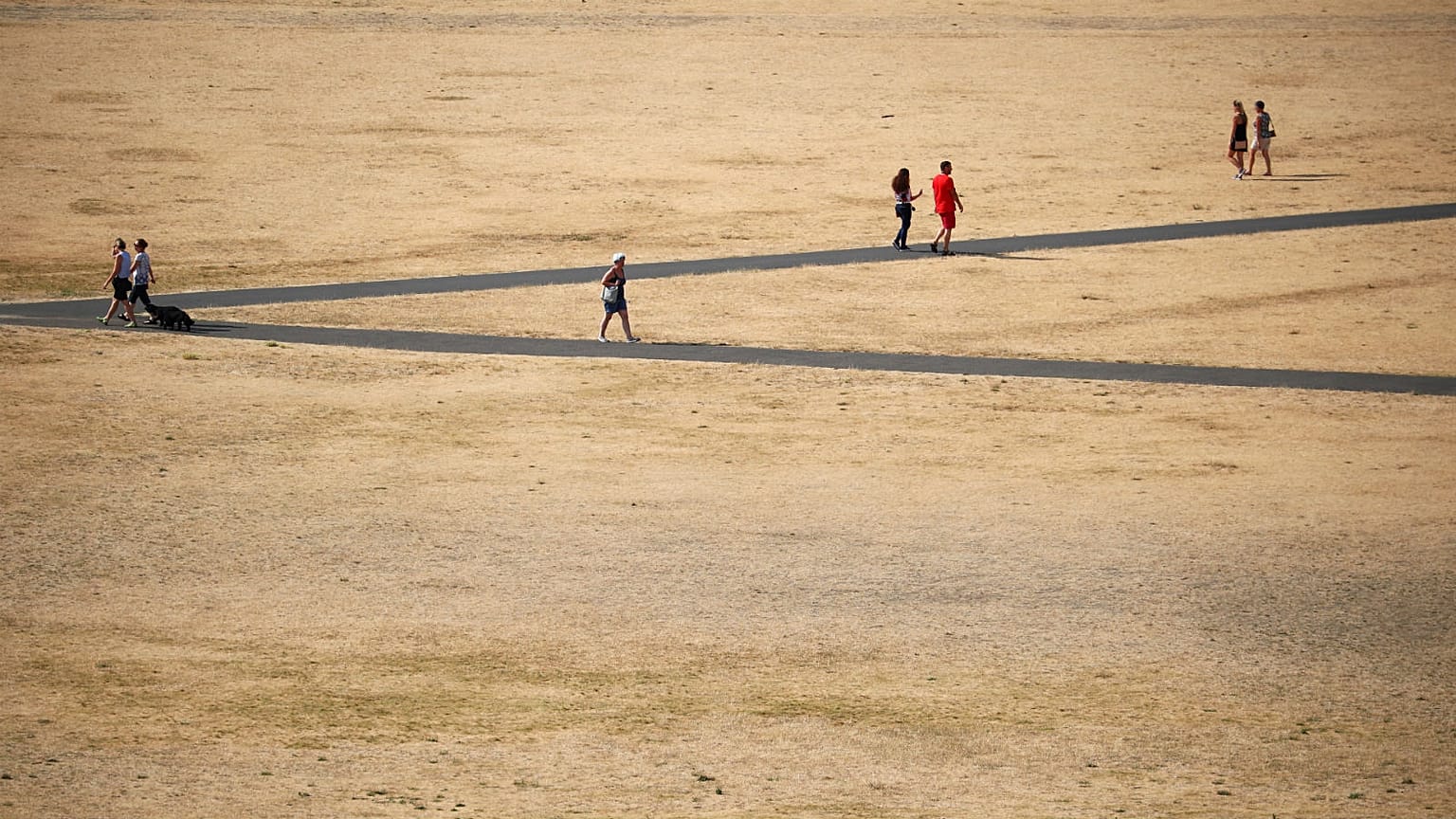Governments 'not on track' to meet goal of capping temperatures at below two degrees: UN