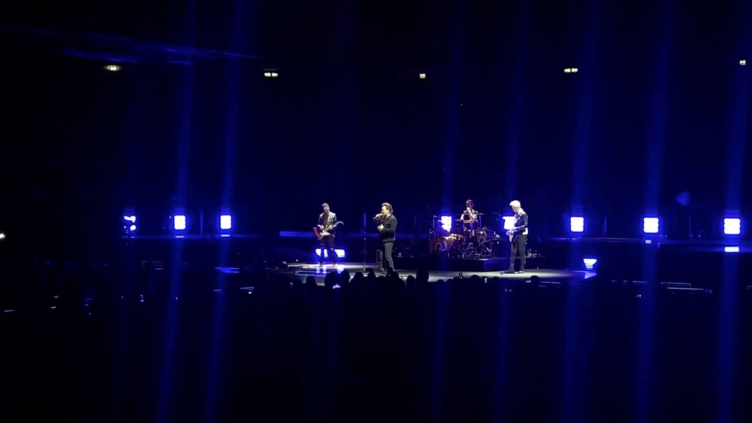 U2 konseri iptal: Berlin'de Bono'nun sesi tamamen kısıldı