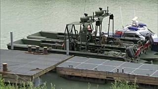 Österreichisches Militärboot kentert: zwei Frauen weiterhin in Lebensgefahr