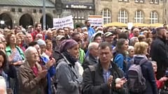Manifestação contra a xenofobia e violência na Alemanha
