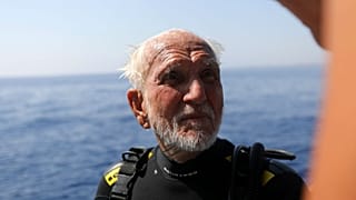 World's oldest diver breaks his own record