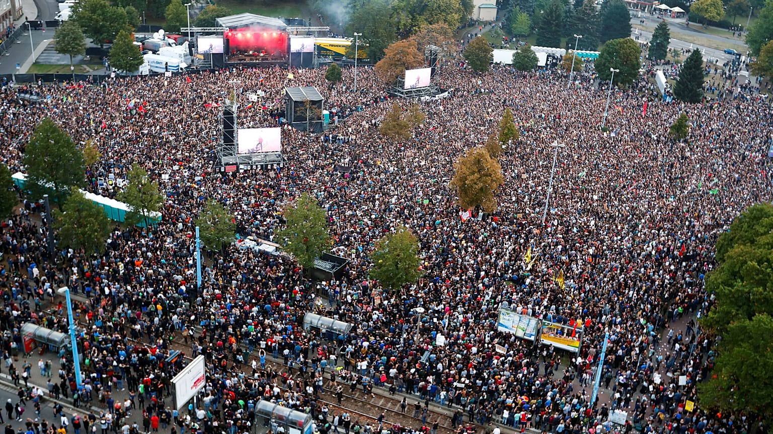 Almanya’da 50 bin kişi ırkçılığa 'hayır' konserine katıldı 