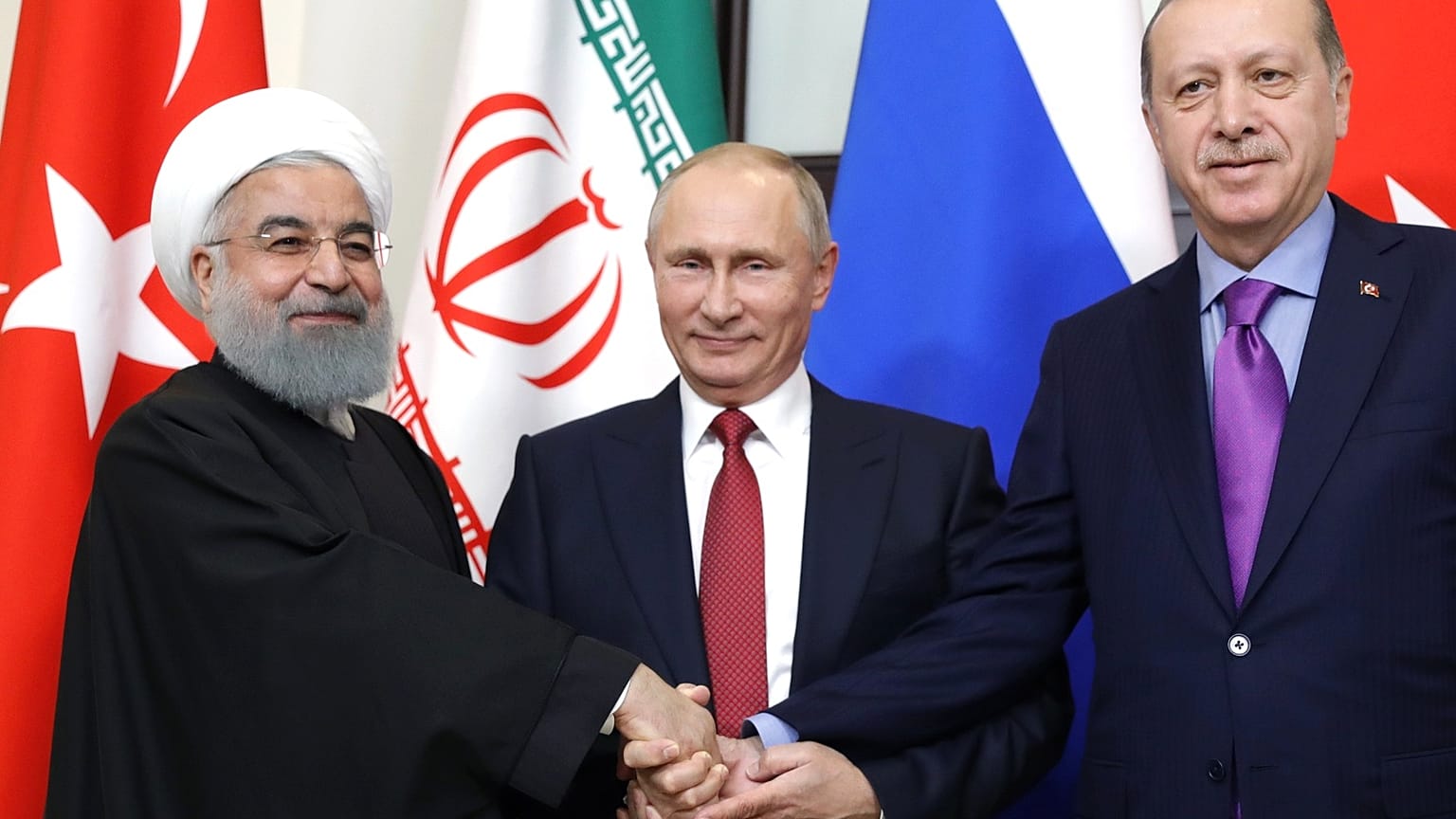 التنازلات المتبادلة في قمة طهران قد تجنب إدلب الحرب 