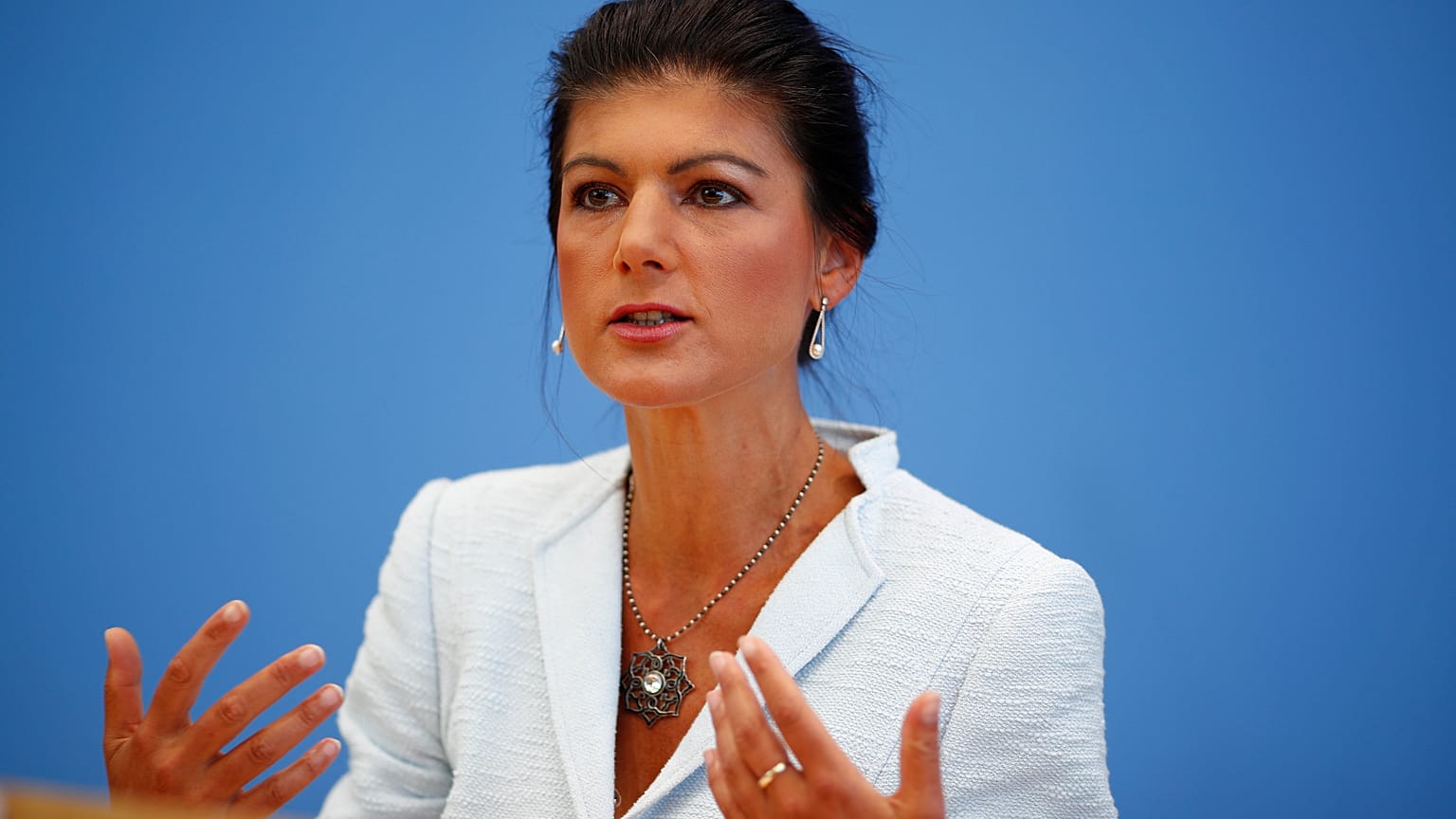 Sahra Wagenknecht az Aufstehen bemutatkozó sajtótájékoztatóján Berlinben