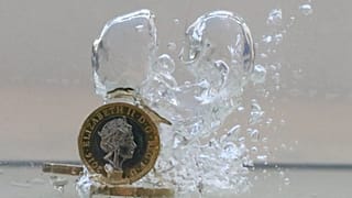Bank of England: maradna a kormányzó