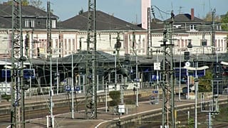 Hammer-Angriff auf Gleis 5 in Offenburg - Polizei sucht Zeugen