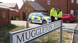 Rendőrök az Amesbury-ben történt mérgezés helyszínén