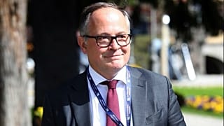 ΕΚΤ: Εύσημα Μπ. Κερέ για την Ελλάδα - Καμπανάκι ενόψει εξόδου στις αγορές
