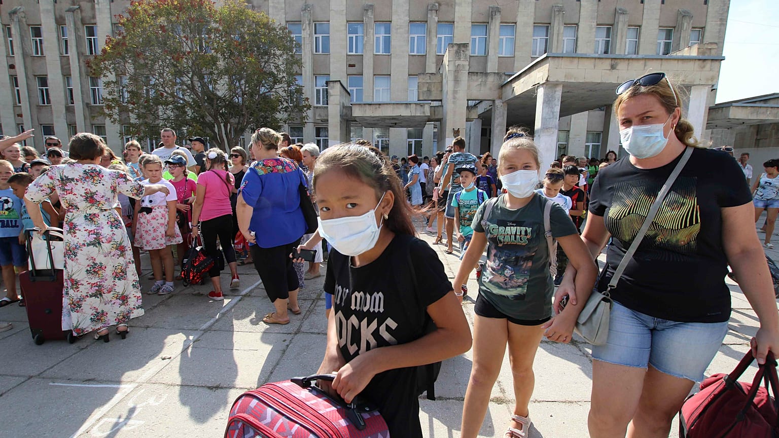 Из Армянска эвакуируют, но угрозы "не видят"