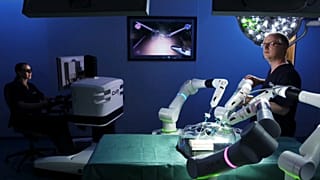 Doktorlar 'el çekiyor', robot cerrahlar devrede