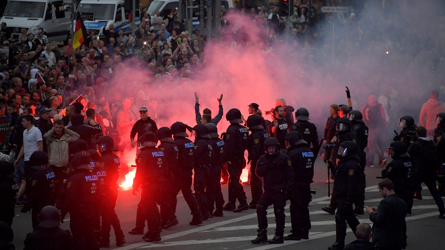 Kretschmer: "Es gab keinen Mob, keine Hetzjagden" - 10 Tweets zu Chemnitz